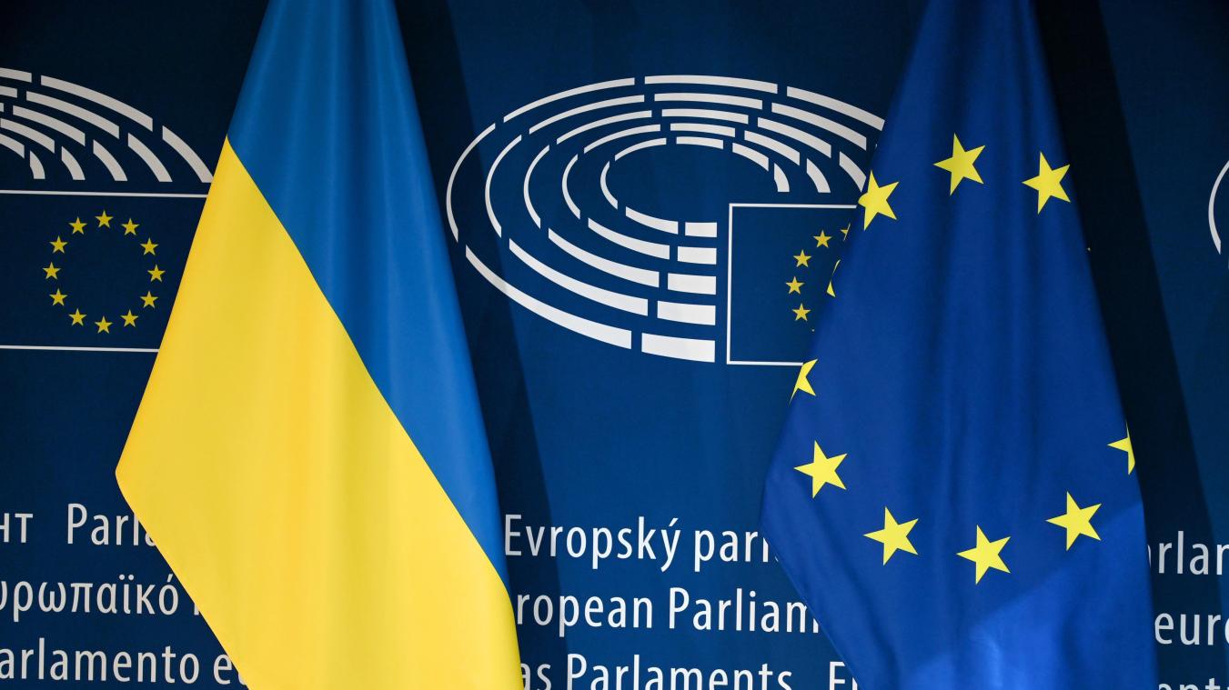 Les 27 pays européens donnent à l’Ukraine et à la Moldavie le statut de candidats