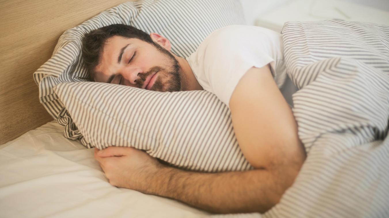 Voici comment vous endormir facilement, n’importe où et n’importe quand (vidéo)