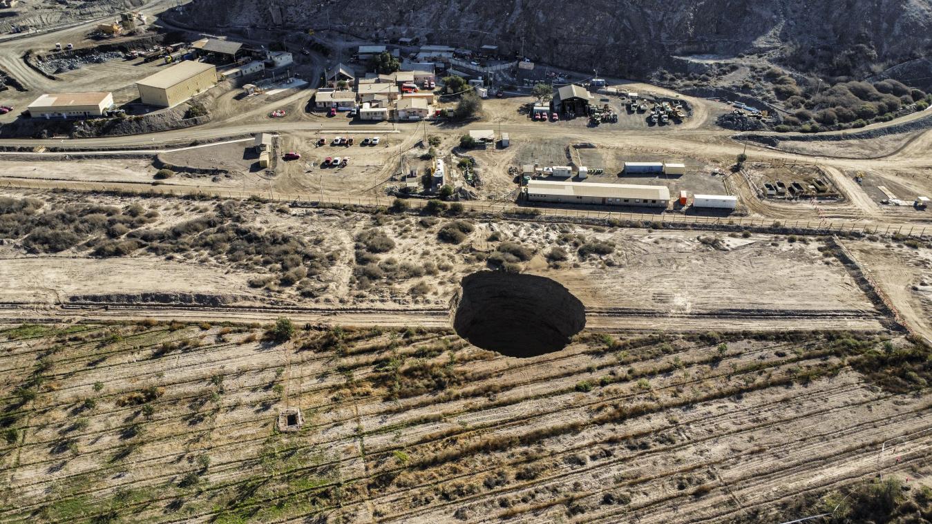 Un gigantesque gouffre de 200m apparaît subitement au Chili: «Nous sommes très inquiets» (vidéo)