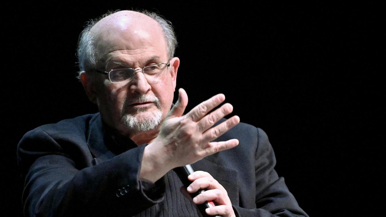Salman Rushdie poignardé sur scène devant des centaines de personnes