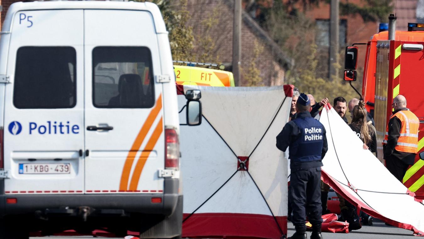 Une camionnette percute des terrasses à Bruxelles: le véhicule retrouvé, le conducteur toujours en fuite