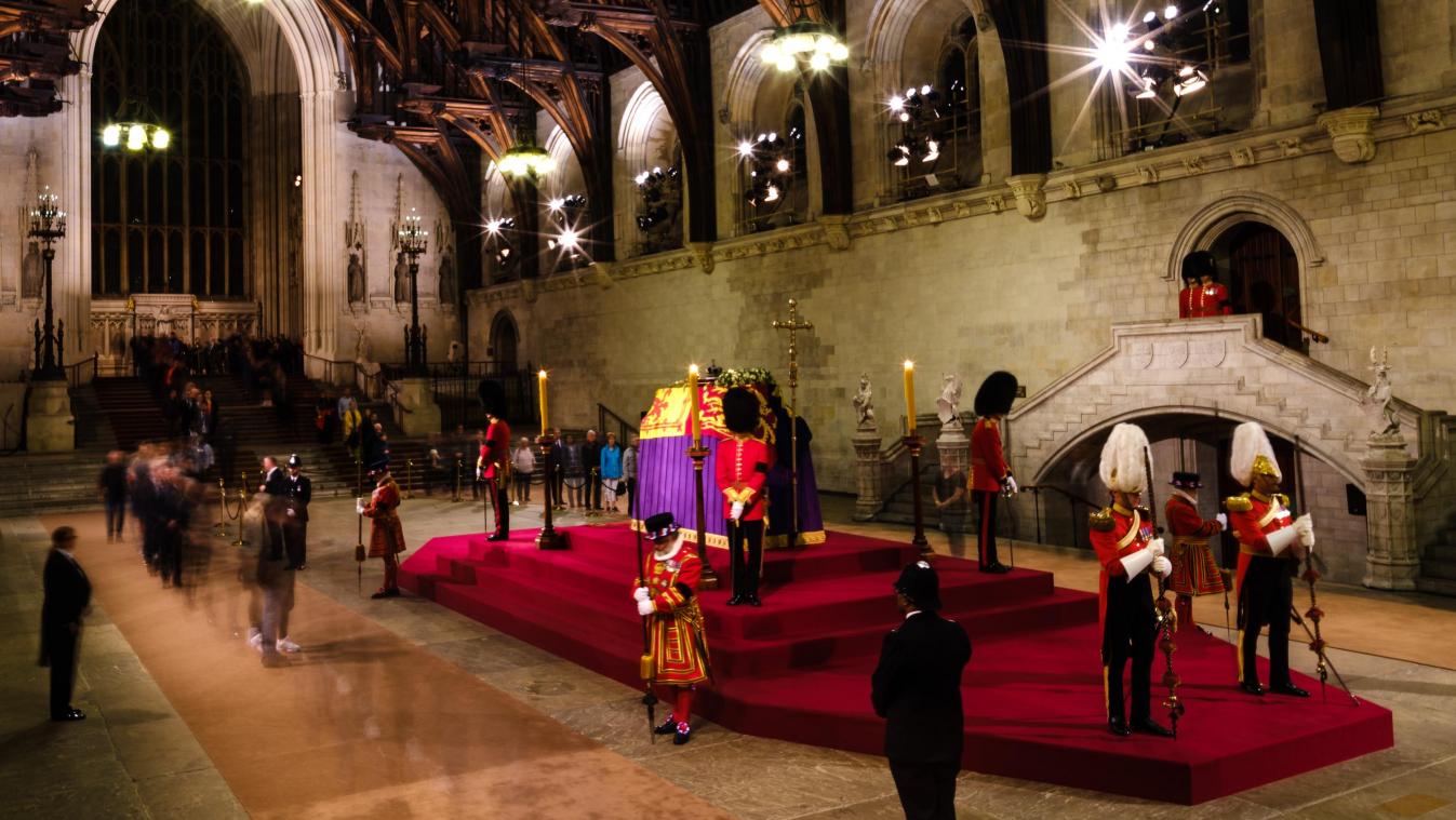 À Westminster, les Britanniques font plus de 10 km de file pour rendre un dernier hommage à Elizabeth II