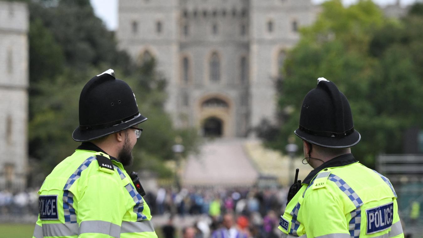 Un homme arrêté après avoir poignardé deux policiers dans le centre de Londres
