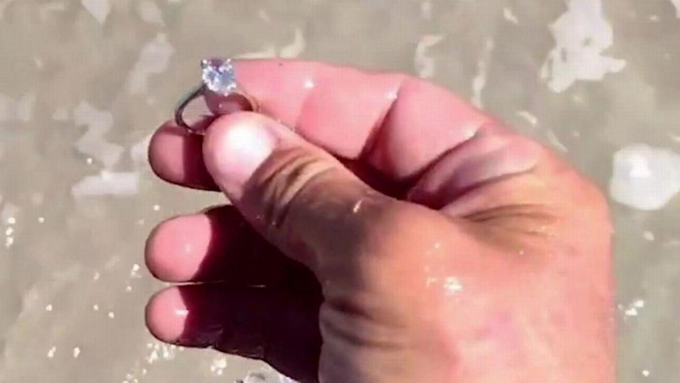 Un homme déterre une bague en diamants d’une valeur de 40 000 $ et la rend à ses propriétaires