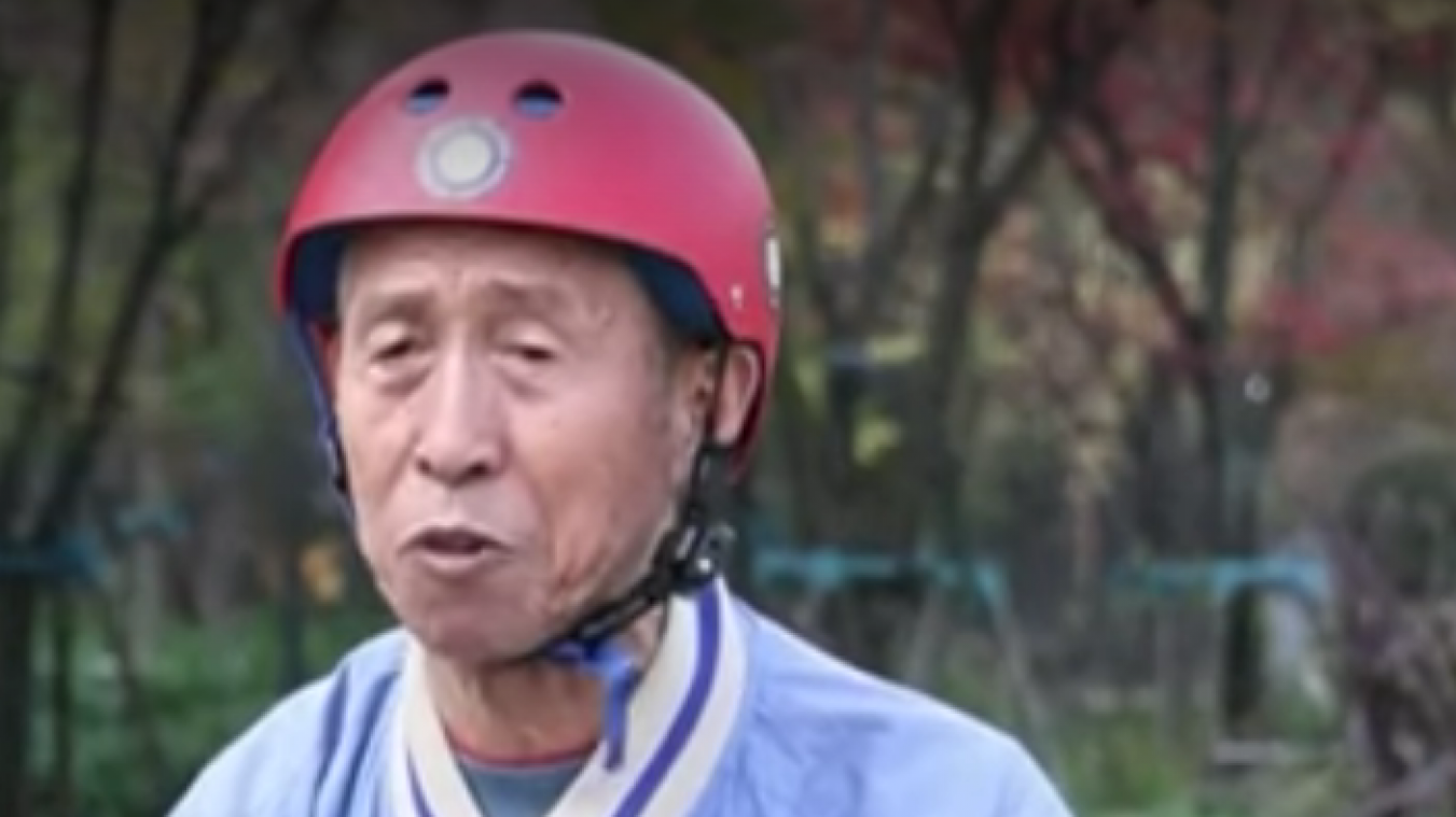 Ce grand-père de 84 ans s’est découvert une nouvelle passion pour… le skateboard! (vidéo)