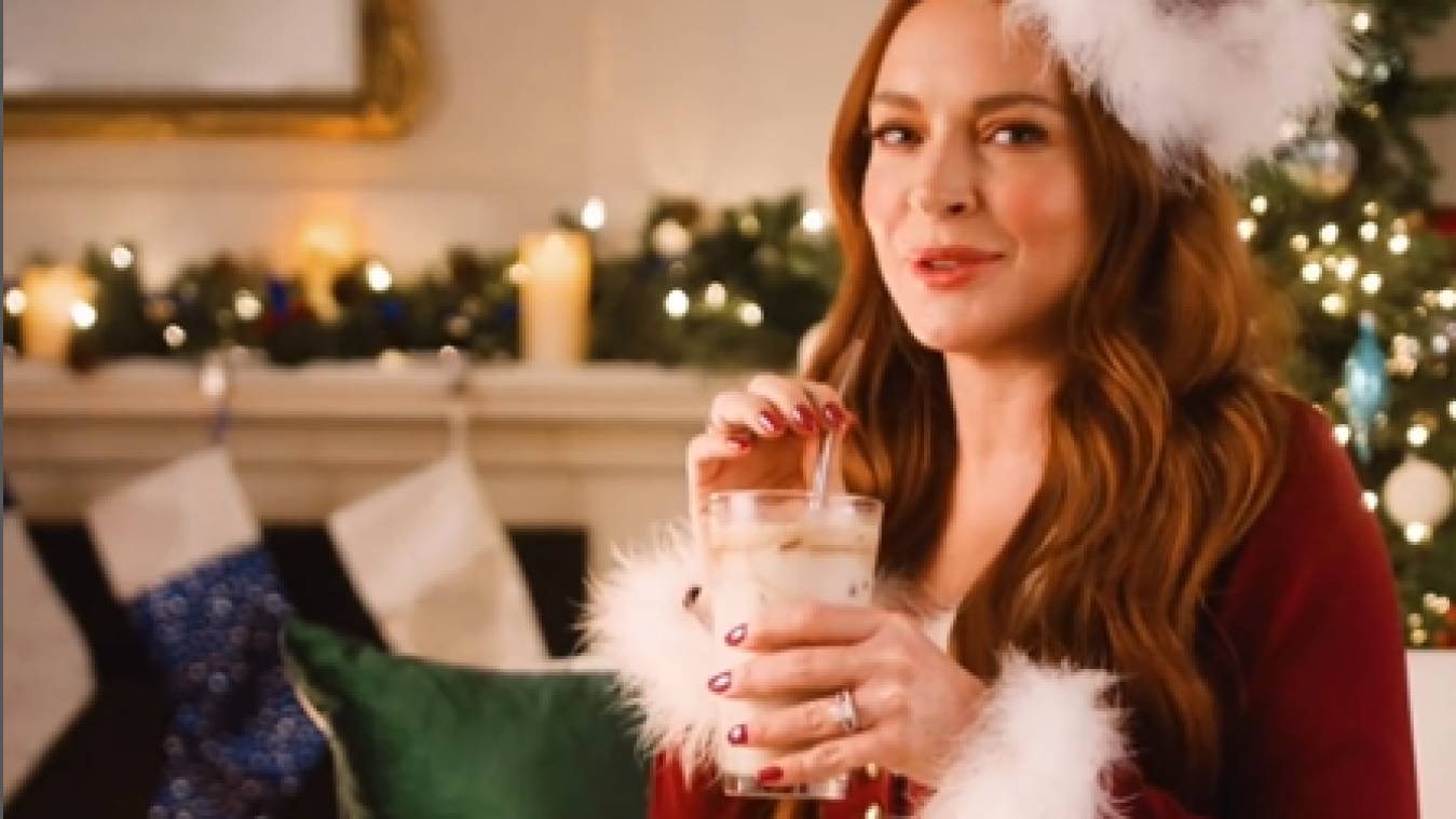 La nouvelle pub de Pepsi pour Noël avec Lindsay Lohan laisse les internautes perplexes (vidéo)