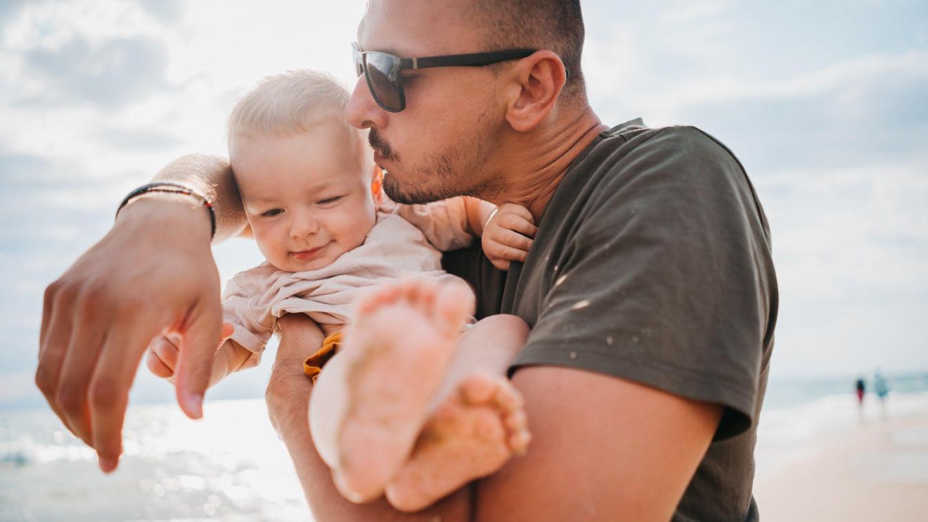 Voici l’impact psychologique du congé paternité chez les pères ET chez les mères