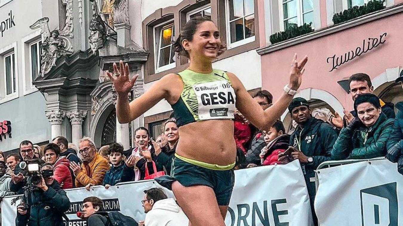 Enceinte de 5 mois, elle termine une course de 5 km en moins de 18 minutes