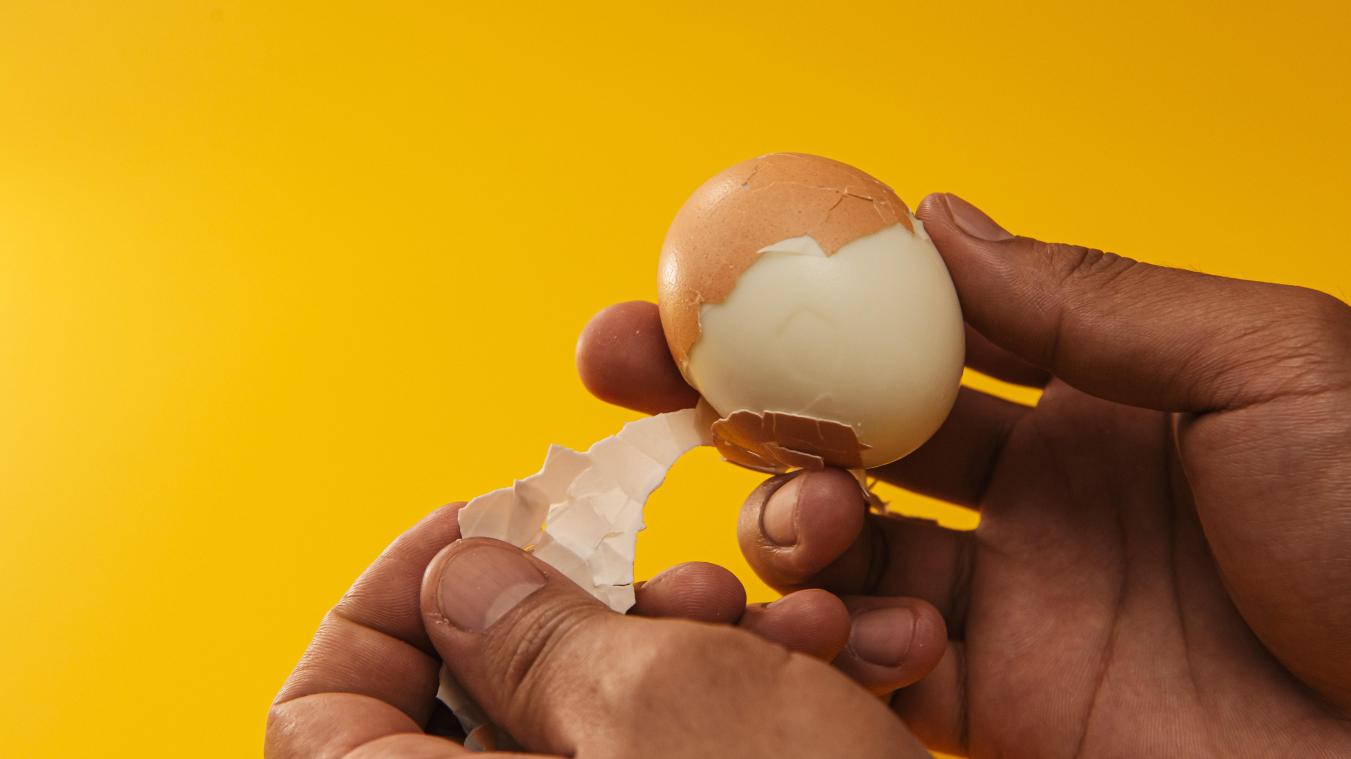 Peut-on cuire un œuf sans eau? Le débat anime TikTok!